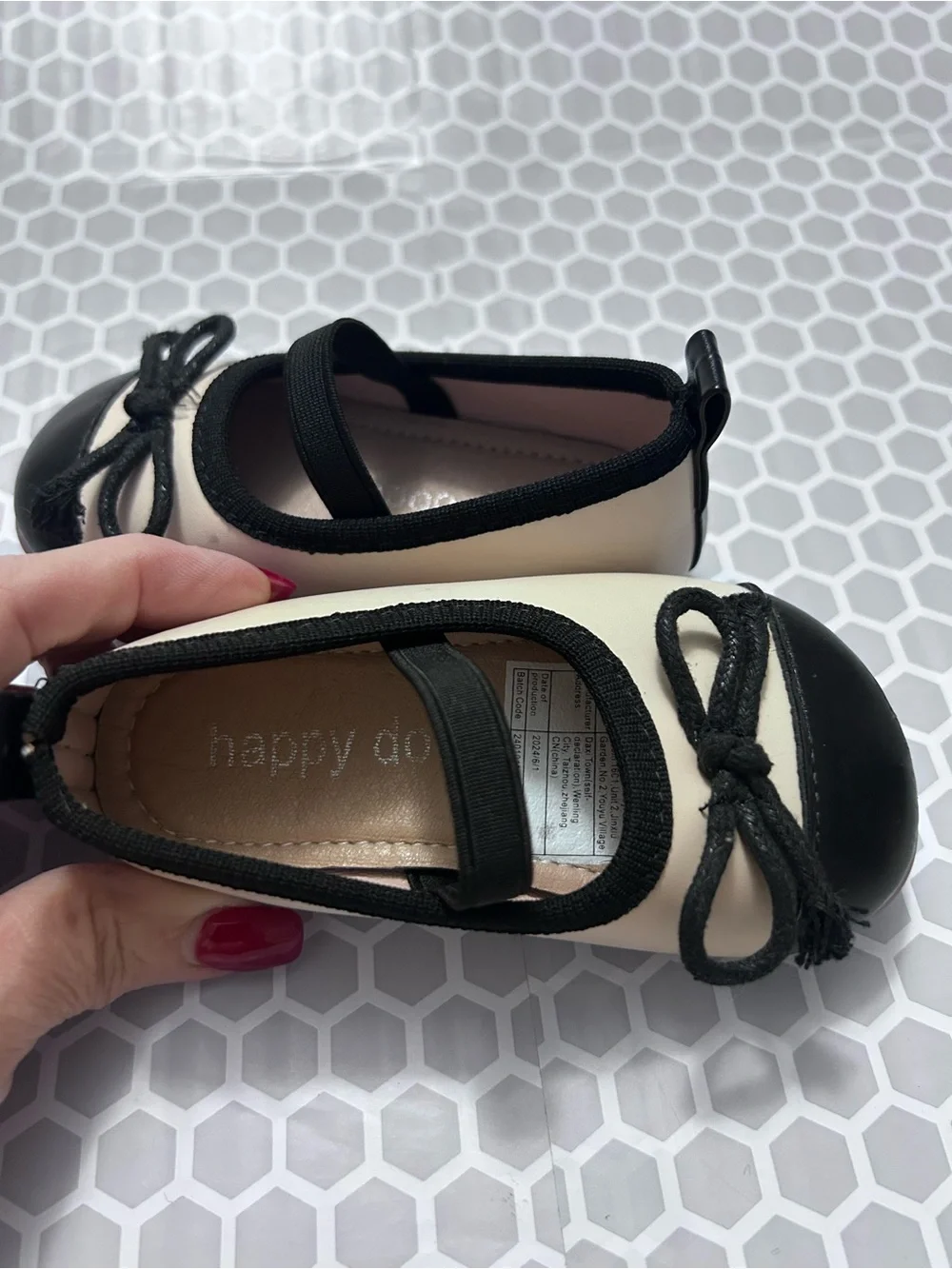 Girls Cream & Black Bow Mary Jane Dress Shoes Slip On Size 5.5